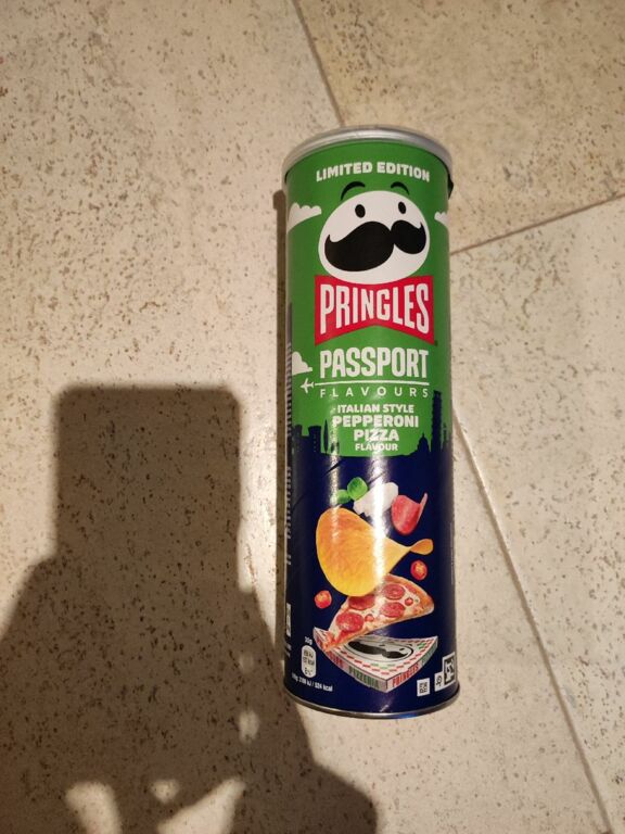 LIMITED EDITION PRINGLES PASSPORT FLAVOURS ITALIAN STYLE PEPERONI PIZZA FLAVOUR 