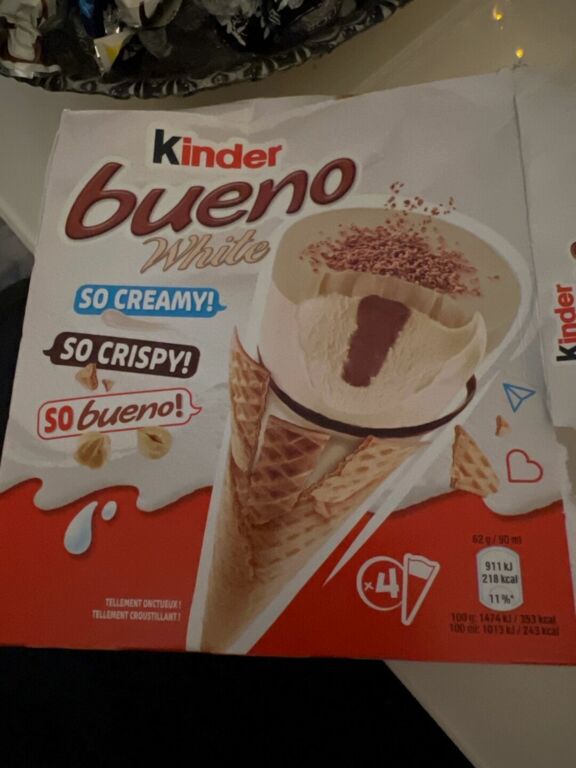 kinder bueno White SO CREAMY SO CRISPY SO bueno 4 × 